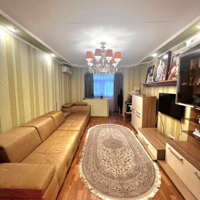 Продам 4-х комн квартиру на кв. Мирный Продам 4-х комн квартиру на кв. Мирный