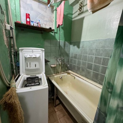 Продам 3-х комнатную квартиру кв. Комарова