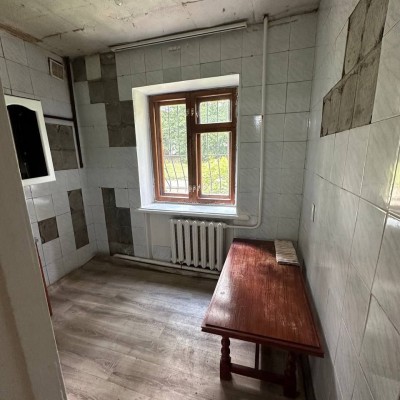 Продам 3-х комнатную квартиру на кв. Луганский 1/5 эт. общ. 57 кв. м. ( рядом со спортинтернатом)