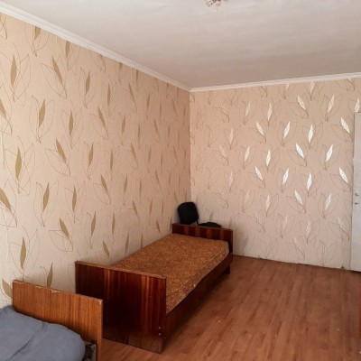 Продам трёхкомнатную квартиру под ремонт, кв. Волкова