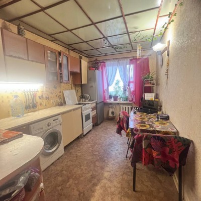 Продам отличную 4х комнатную квартиру с нестандартной планировкой по ул. Градусова(Курская  дуга)