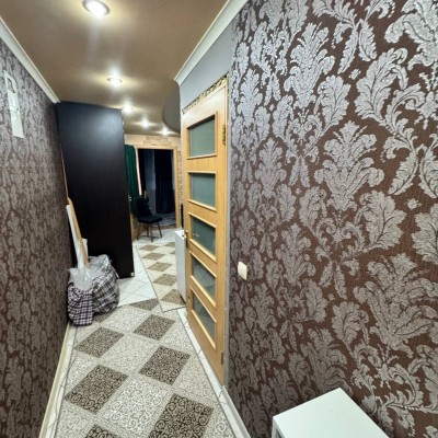 Продам 2-х комнатную квартиру в центре г. Луганска, ул. Коммунальная Продам 2-х комнатную квартиру в центре г. Луганска, ул. Коммунальная