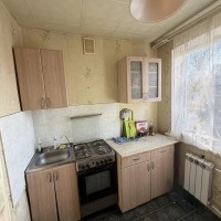 Прoдaм 3-кoмнатную квартиpу, кв. Комарова, 33