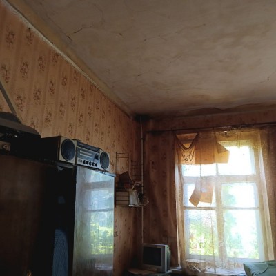 Продам комнату 20 кв.м., в коммунальной 3-х комнатной квартире на ул. Лутугинской ( р-н магазина "Луганские деликатесы")